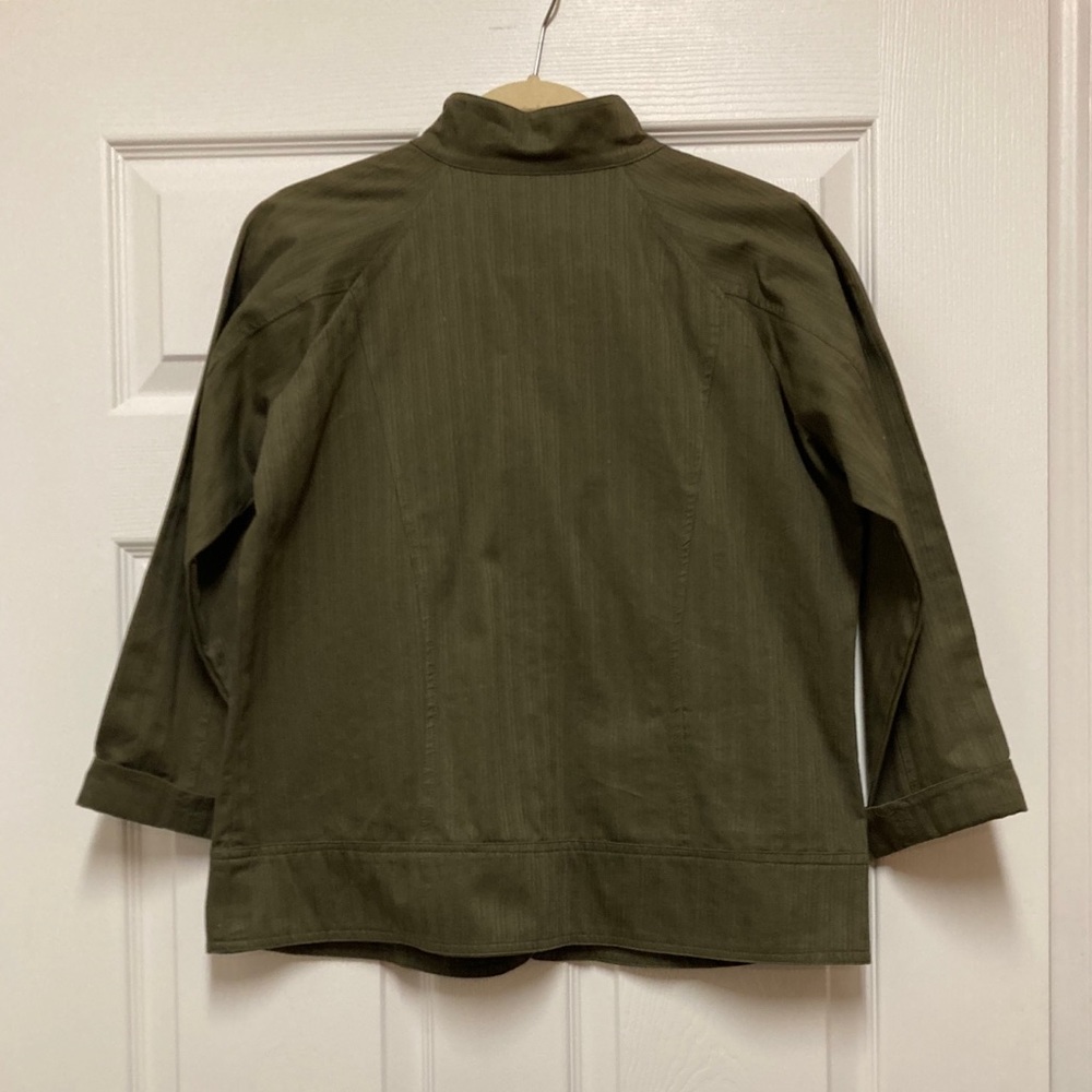 Lady’s jacket. - Picture 4 of 5